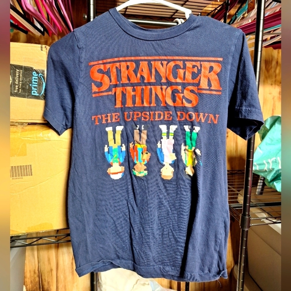 STRANGER THINGS T-SHIRT KIDS LARGE